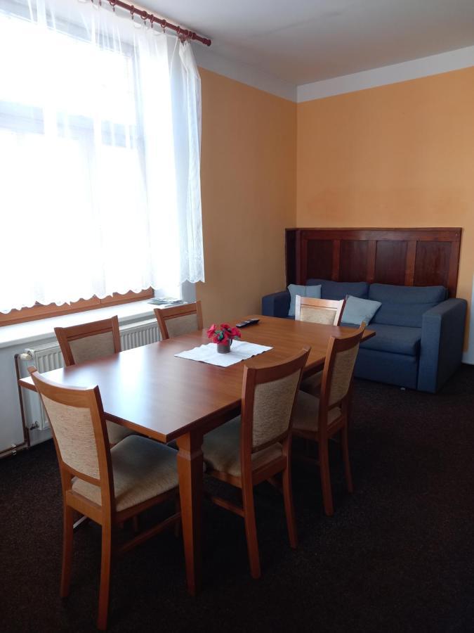 Penzion U Skoly Staré Město Bagian luar foto